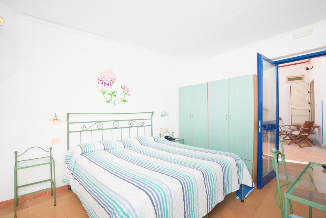פרוסידה Hotel Celeste מראה חיצוני תמונה